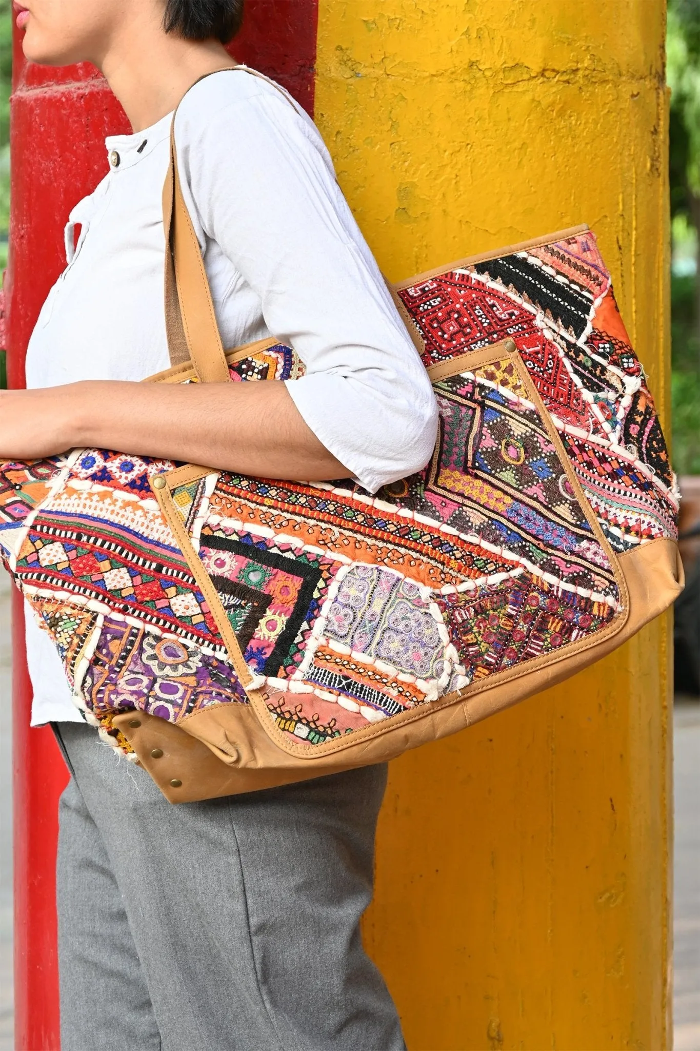 BARREN - VINTAGE FABRIC  PATCHWORK  HAND BAG