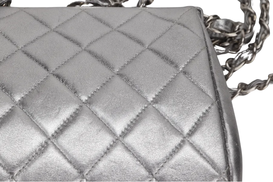 CHANEL VINTAGE TIMELESS FRAME BAG MINI QUILTED SILVER METALLIC LAMBSKIN SILVER HARDWARE (458xxxx)